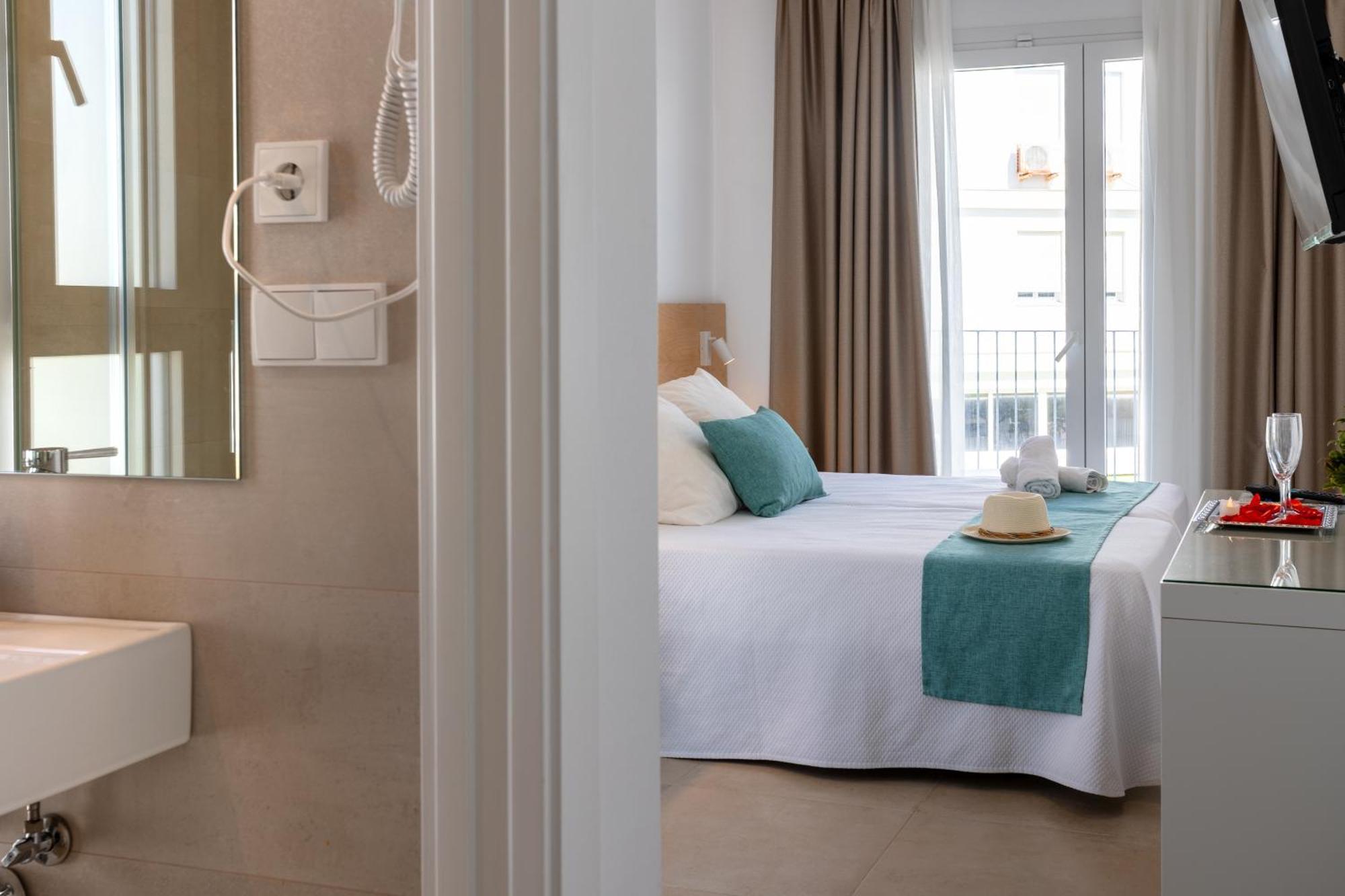 Hotel Oasis Centro Conil De La Frontera Esterno foto